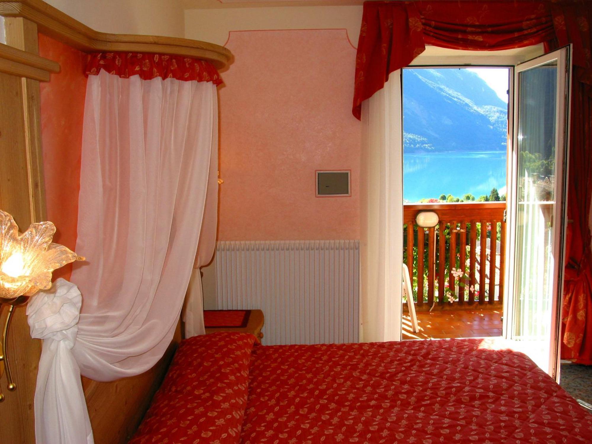 Albergo Stella Alpina Molveno Exterior photo