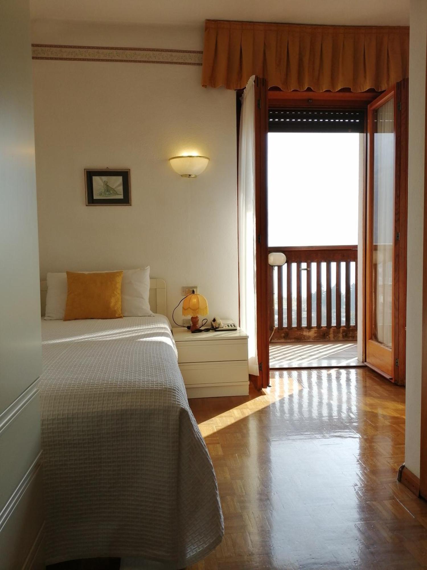 Albergo Stella Alpina Molveno Exterior photo